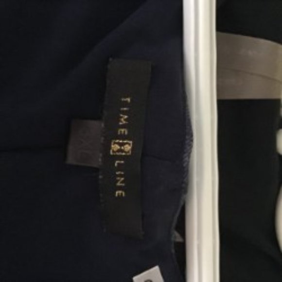 Sleeveless Blouse with overlay - Picture 5 of 5